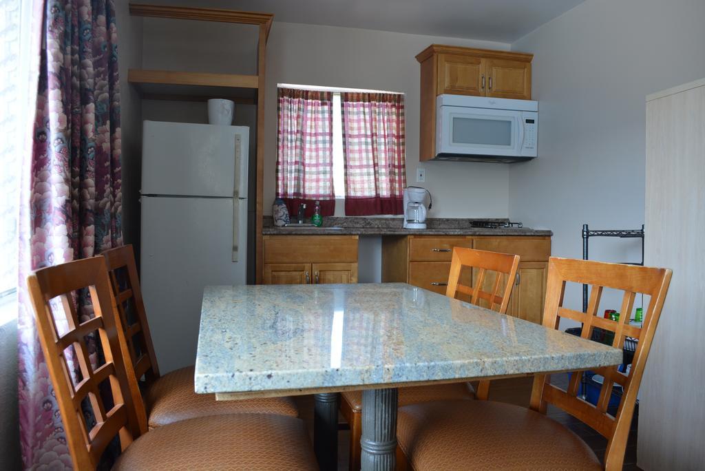 Royal Court Motel Вайлдвуд Экстерьер фото